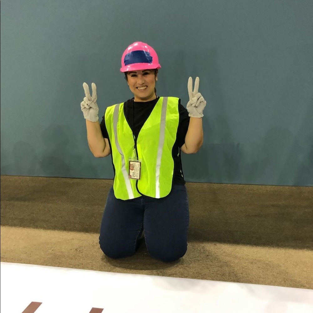 Meet your Posher, Adelita